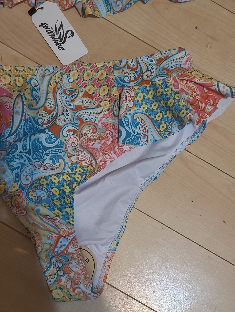 Bikini - Picture 3 of 5